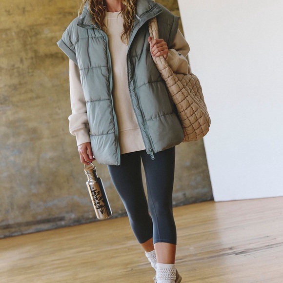 FP Movement In A Bubble Puffer Vest! - Picture 5 of 5